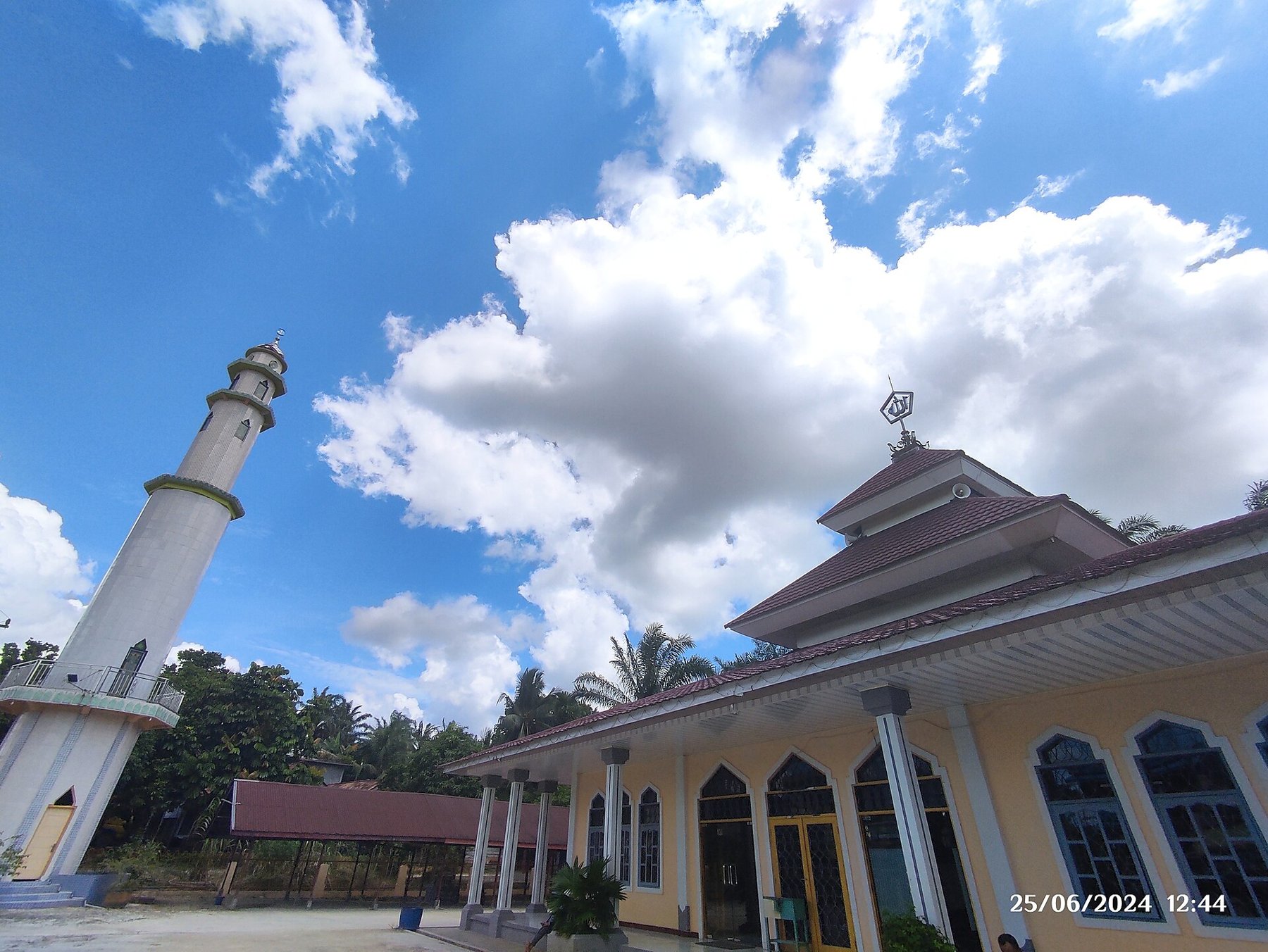 Ultrawide view of a mosque with an expansive foreground.